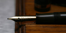 Load image into Gallery viewer, Z-Parker Duofold AF - Olive Green with Duofold "N" 14ct Gold Nib - (P958)