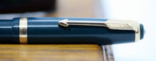 Load image into Gallery viewer, Z-Parker Duofold Demi in rare Green with Duofold "N" 14ct Gold Nib (P967a)