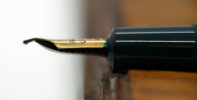 Load image into Gallery viewer, Z-Parker Duofold Demi in rare Green with Duofold "N" 14ct Gold Nib (P967a)