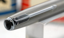 Load image into Gallery viewer, Z-Parker 51 - Grey & Lustraloy with Medium Point 14ct Gold Tubular Nib (P969h)