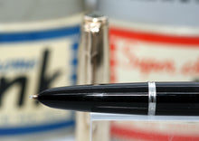 Load image into Gallery viewer, Z-Parker 51 - Black & Gold with Medium Point 14ct Gold Tubular Nib (P969i)