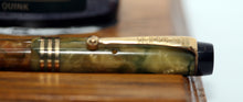 Load image into Gallery viewer, Z-Parker Duofold Early Junior Pearl with 052880 Duofold 14ct Gold Nib (P978)