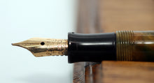 Load image into Gallery viewer, Z-Parker Duofold Early Junior Pearl with 052880 Duofold 14ct Gold Nib (P978)
