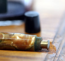 Load image into Gallery viewer, Z-Parker Duofold Early Junior Pearl with 052880 Duofold 14ct Gold Nib (P978)