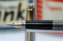 Load image into Gallery viewer, Z-Parker 75 - Cisele - Sterling Silver with 14ct Gold "M" Point Nib  (P985a)