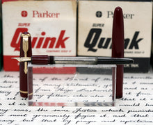 Load image into Gallery viewer, Z-Parker Duofold Junior Mk VI - Red with No.10 14ct Gold Nib (P990)