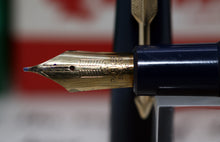 Load image into Gallery viewer, Z-Parker Duofold Maxima - Blue with No.50 14ct Gold Nib (P994)