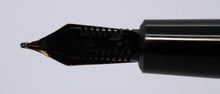 Load image into Gallery viewer, Parker Duofold Junior-Black with No.10 14ct Gold Nib (1950s)-P1132d
