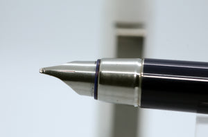 Parker 25 Mk III - Epoxy Resin White with Rare Medium Italic - P0894