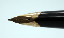 Load image into Gallery viewer, Parker 65 - Flighter GT with 14ct Gold Nib - P1051
