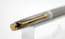 Load image into Gallery viewer, Parker 75-Cisele with M 18ct Gold Nib-P1132a
