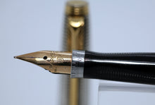 Load image into Gallery viewer, Parker 75-Cisele with M 18ct Gold Nib-P1132a
