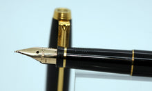 Load image into Gallery viewer, Parker 75-Black Laque with 14ct Gold &quot;F&quot; Nib-P0967d

