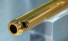 Load image into Gallery viewer, Z-Parker 95 - Godron Gold with Fine Point Gold Nib - (P787)
