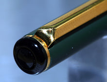 Load image into Gallery viewer, Z-Parker 88 - Matt Green with 88 Gold Nib - (P581)
