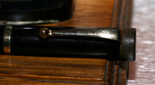 Load image into Gallery viewer, Z-Parker Duofold No.13 - Black with Duofold 14ct Gold Nib - (P740)
