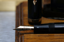 Load image into Gallery viewer, Z-Parker Duofold AF - Black with Duofold &quot;N&quot; 14ct Gold Nib - (P652)
