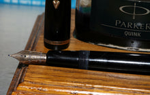 Load image into Gallery viewer, Z-Parker Duofold Senior - Black with Fine Point No.35 14ct Gold Nib - (P900)
