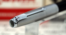 Load image into Gallery viewer, Z-Parker 51 - Black &amp; Lustraloy with Fine Point 14ct Gold Tubular Nib (P969e)
