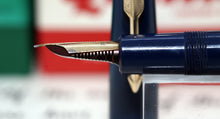 Load image into Gallery viewer, Z-Parker Duofold Maxima - Blue with No.50 14ct Gold Nib (P994)
